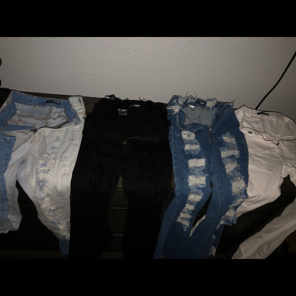 4 pair of Fashion Nova jeans